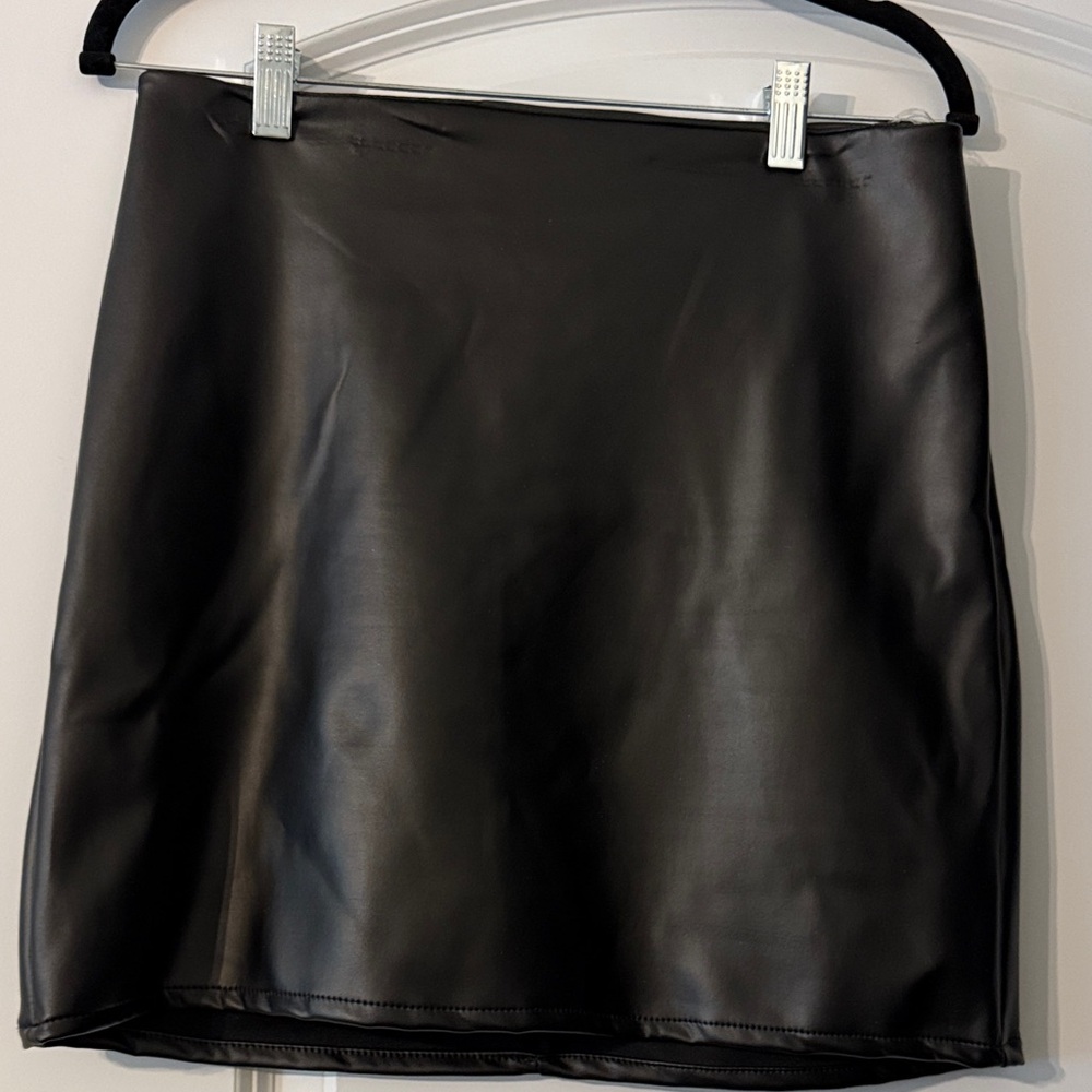 Black Faux Leather Mini Skirt - Classic Slim Fit